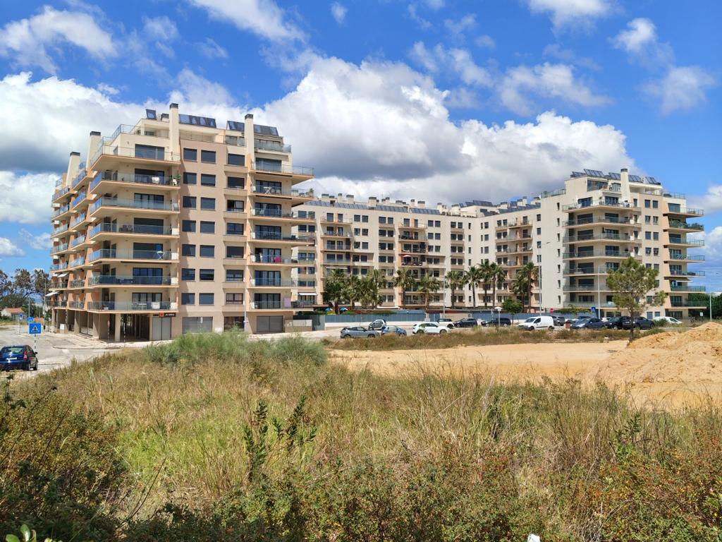 Fantástico T3, dois lugares de parqueamento e arrecadação - River Terraces, Seixal - Image 42