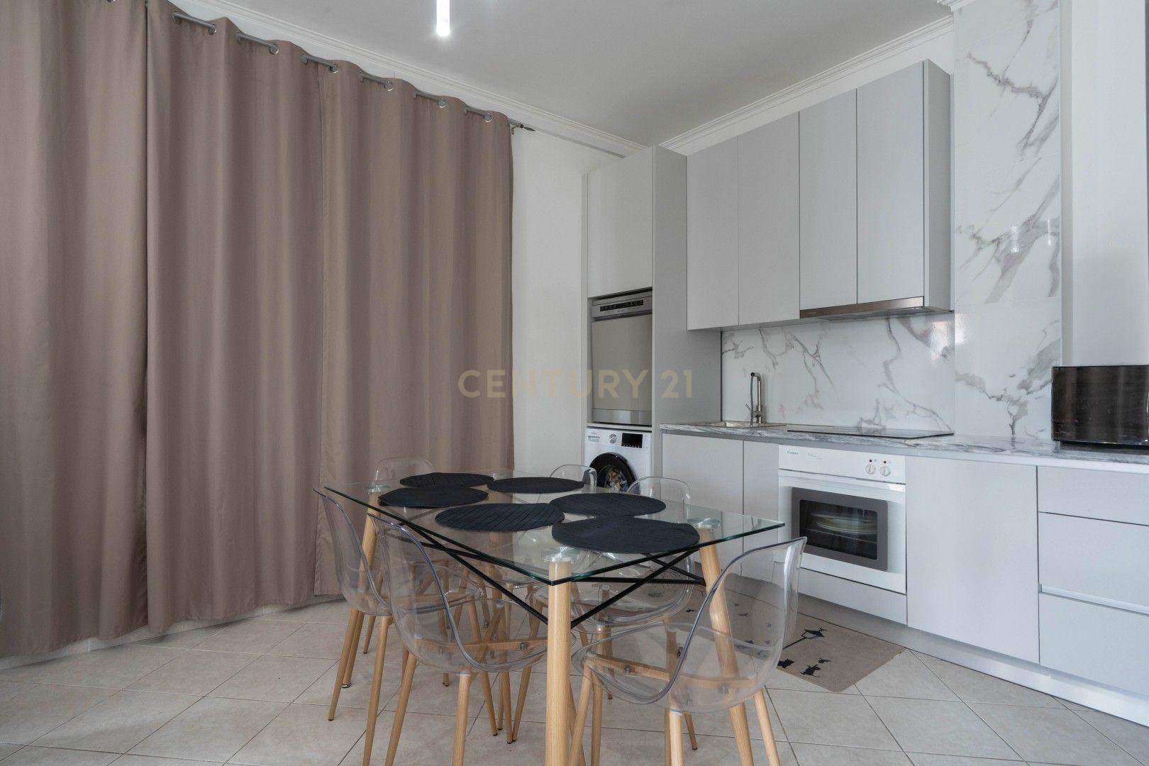 Fotografia 5 de 2 Lojas transformadas num Apartamento T2