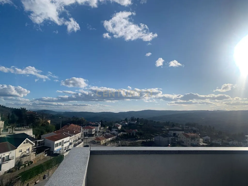 Apartamento Espaçoso em Sernancelhe com Terraço e Garagem - Image 16