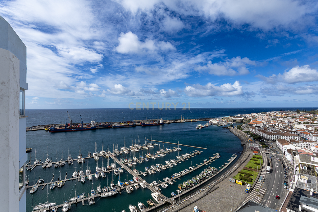 Penthouse T3 de Luxo no 20.º e Último Piso | Vista Mar Única sobre Ponta Delgada - Image 23