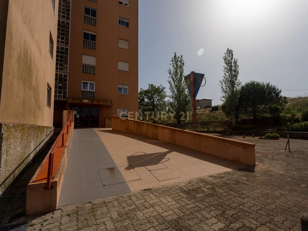 🏚️ ÓTIMO APARTAMENTO T3 - Santo António dos Cavaleiros - Image 33