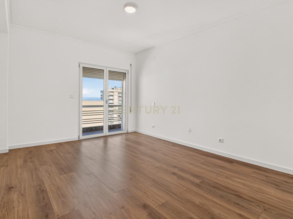 T3 REMODELADO EM SÃO VICENTE | 142 M² | ELEVADOR | GARAGEM | VARANDA COM VISTA SOBRE BRAGA - Image 18