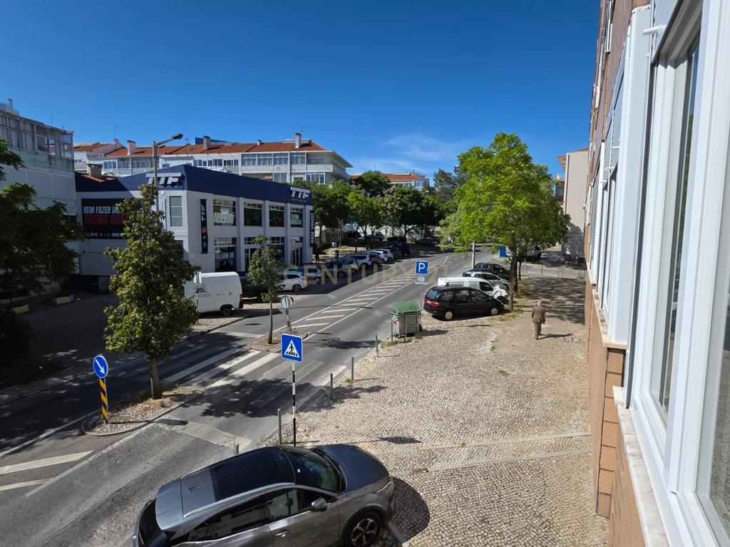 Apartamento T4 agora T3 em Almada transportes á porta  #  Negociável  # - Image 27
