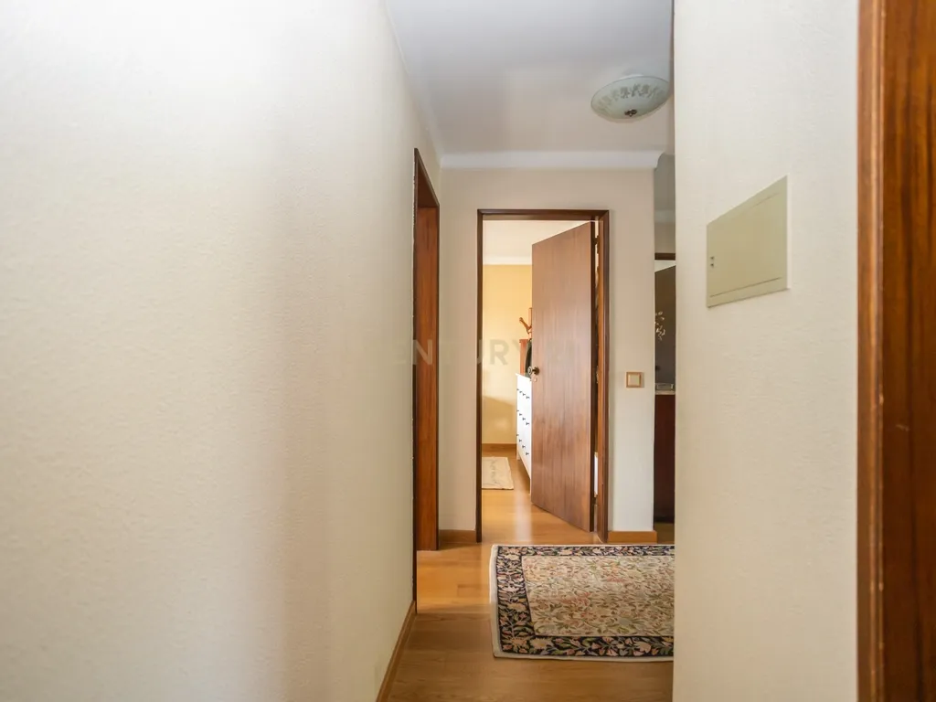 Duas moradias, um terreno com 650 m² e uma vista privilegiada para a Serra de Sintra - Image 56