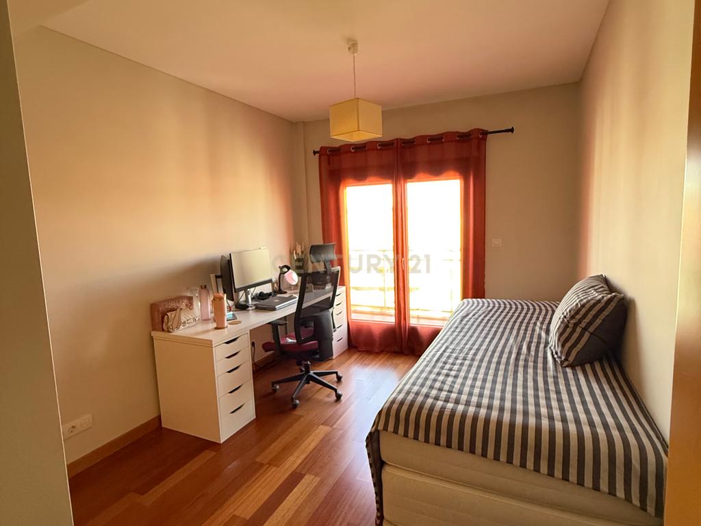 Apartamento T2 Moderno em Odivelas com Vista para a Cidade - Image 7