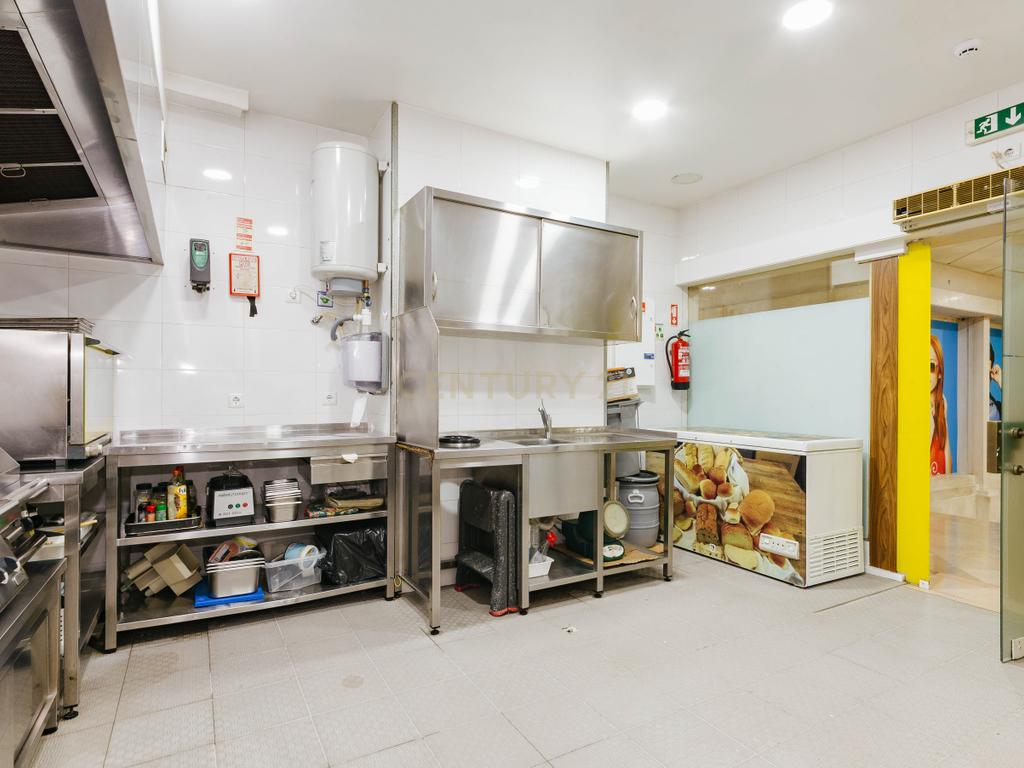 Venda e Trespasse de dois espaços comercial afetos a restauração na Avenida João XXI - Image 26