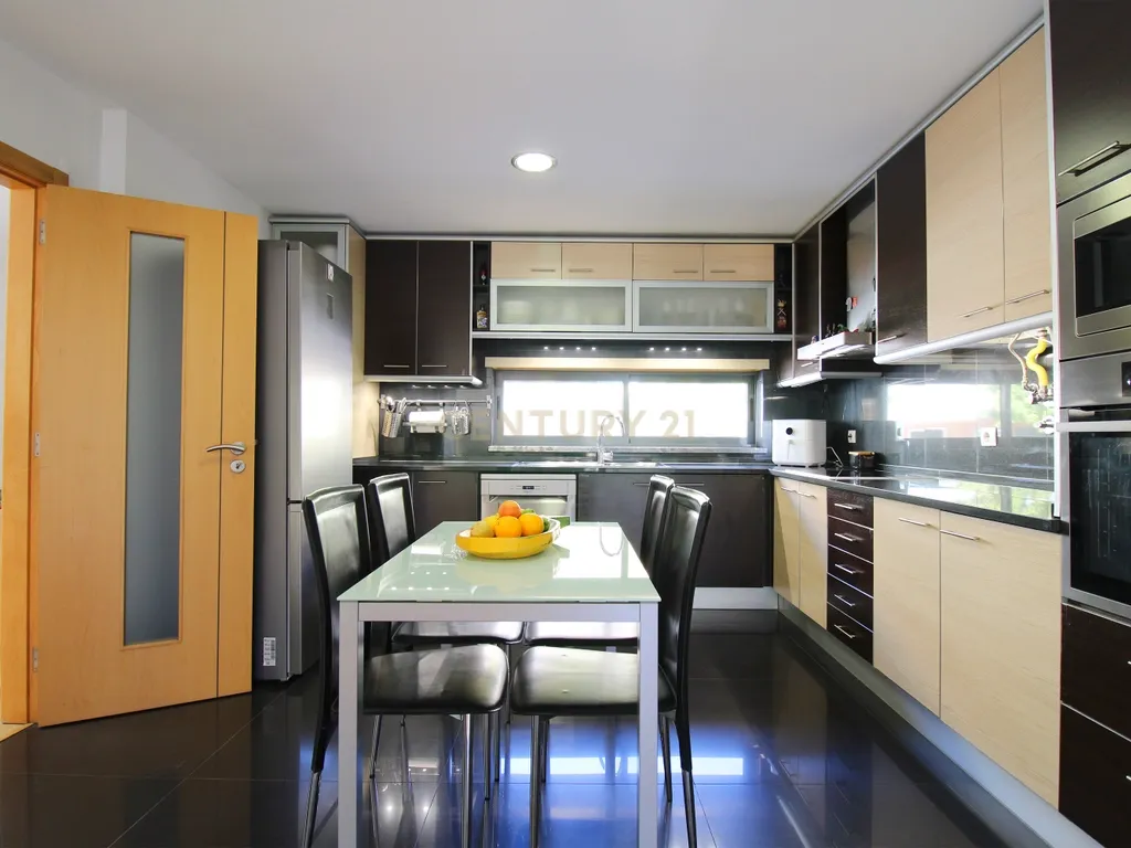 Moradia Contemporânea V3+1 Seixal - Image 15