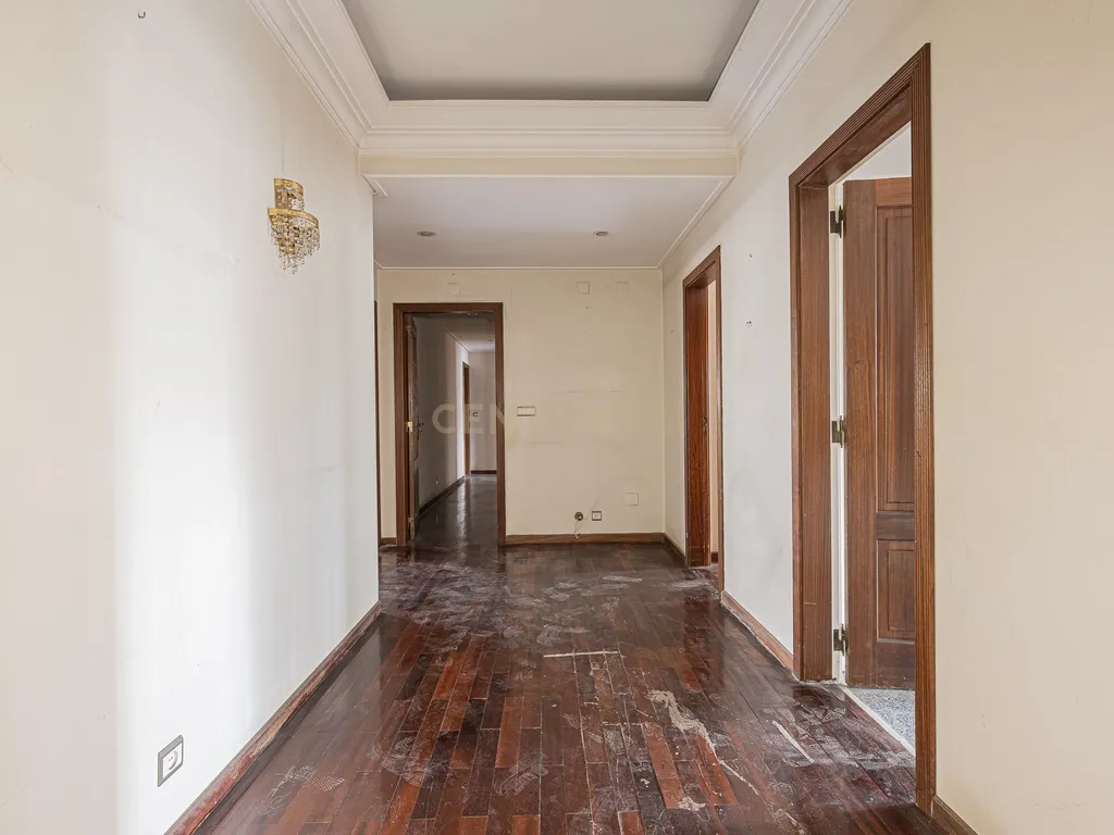 T4 com 180 m² e Garagem Box no Areeiro, Lisboa - Image 27