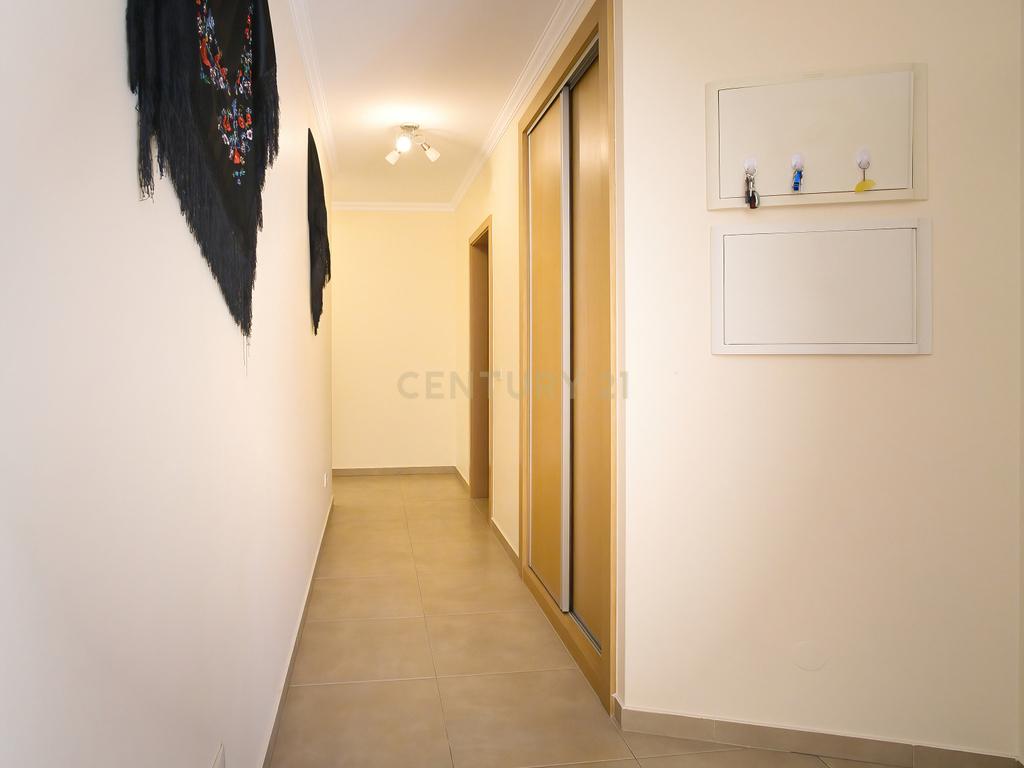 Apartamento T3 Espaçoso e Acolhedor, a Passos do Mar na Nazaré. - Image 6