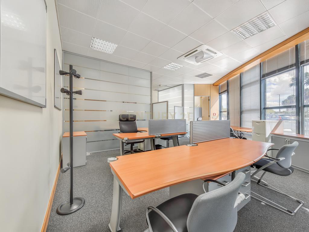 Arrendamento de escritório com 2 salas de reuniões e sala comum | Arrecadação | 1 Parqueamento Beloura Office Park - Image 25
