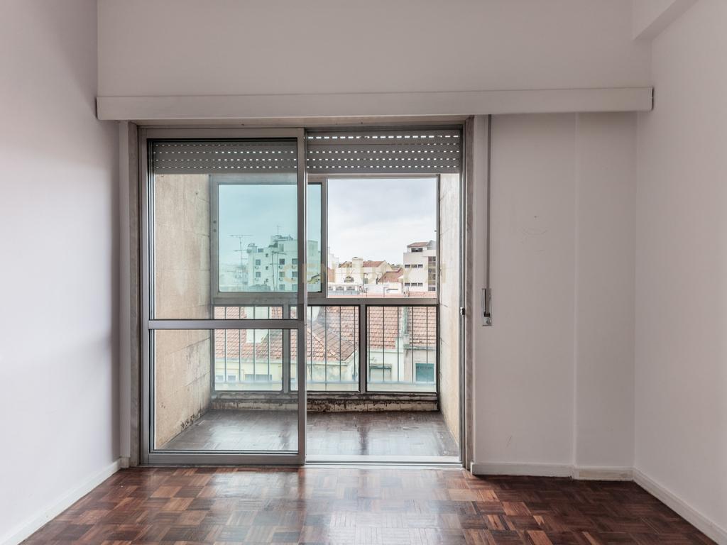 Centro de Lisboa - Crie o Seu Lar neste T1 com Charme e Versatilidade - Image 10