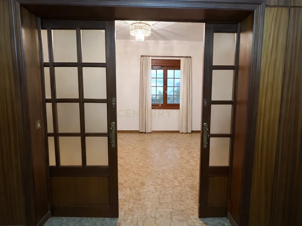 Edifício exclusivo com grande potencial numa das melhores zonas de Trujillo - Image 8