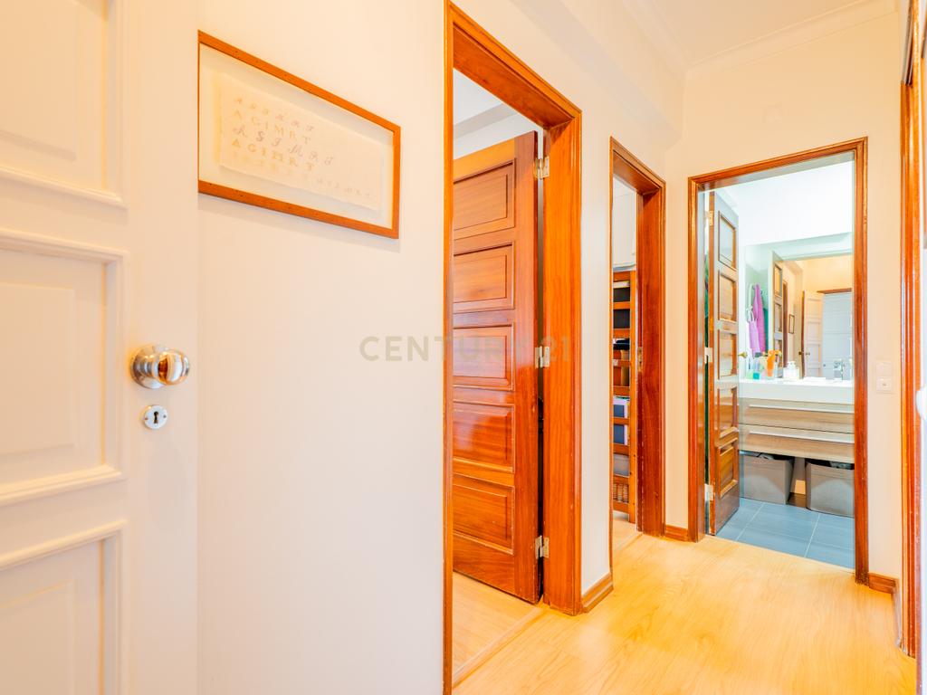 Apartamento T5 Remodelado no Lumiar – 152m² | Praceta Rua Alexandre Ferreira - Image 14