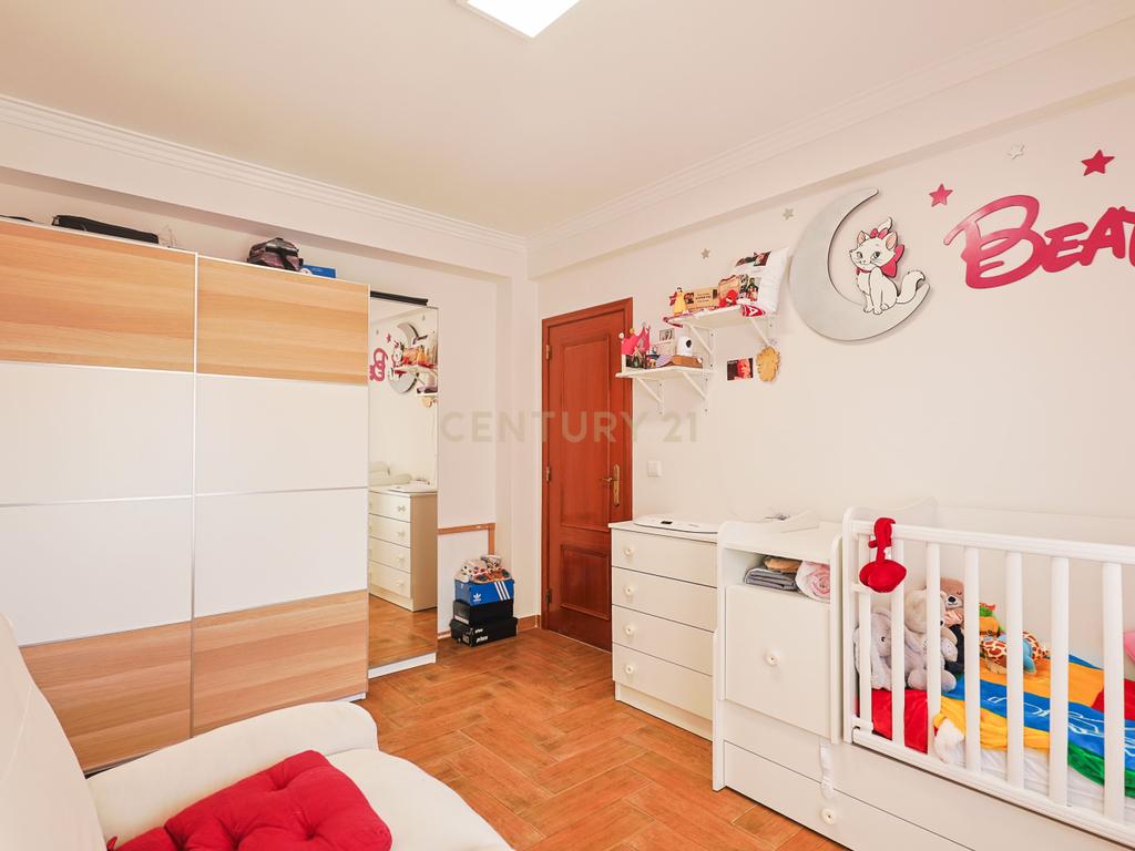 Apartamento T2 nas Quintinhas, Charneca de Caparica, com Terraço e Garagem - Image 7
