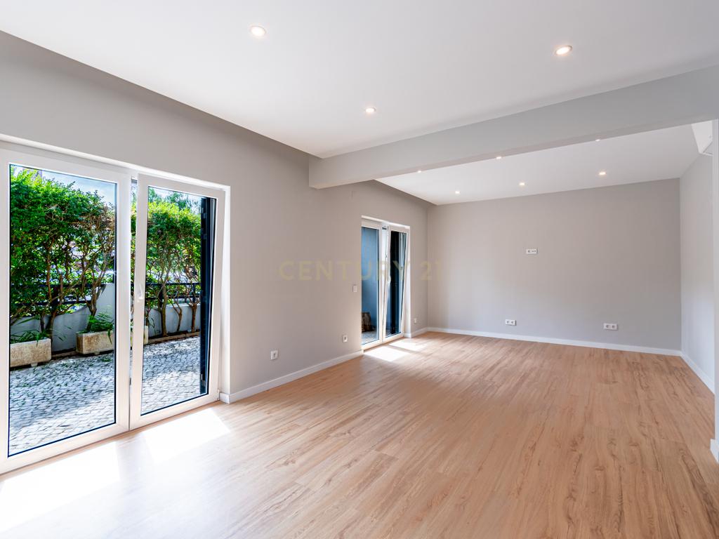 Moradia Unifamiliar T5 em Carcavelos  - Image 7