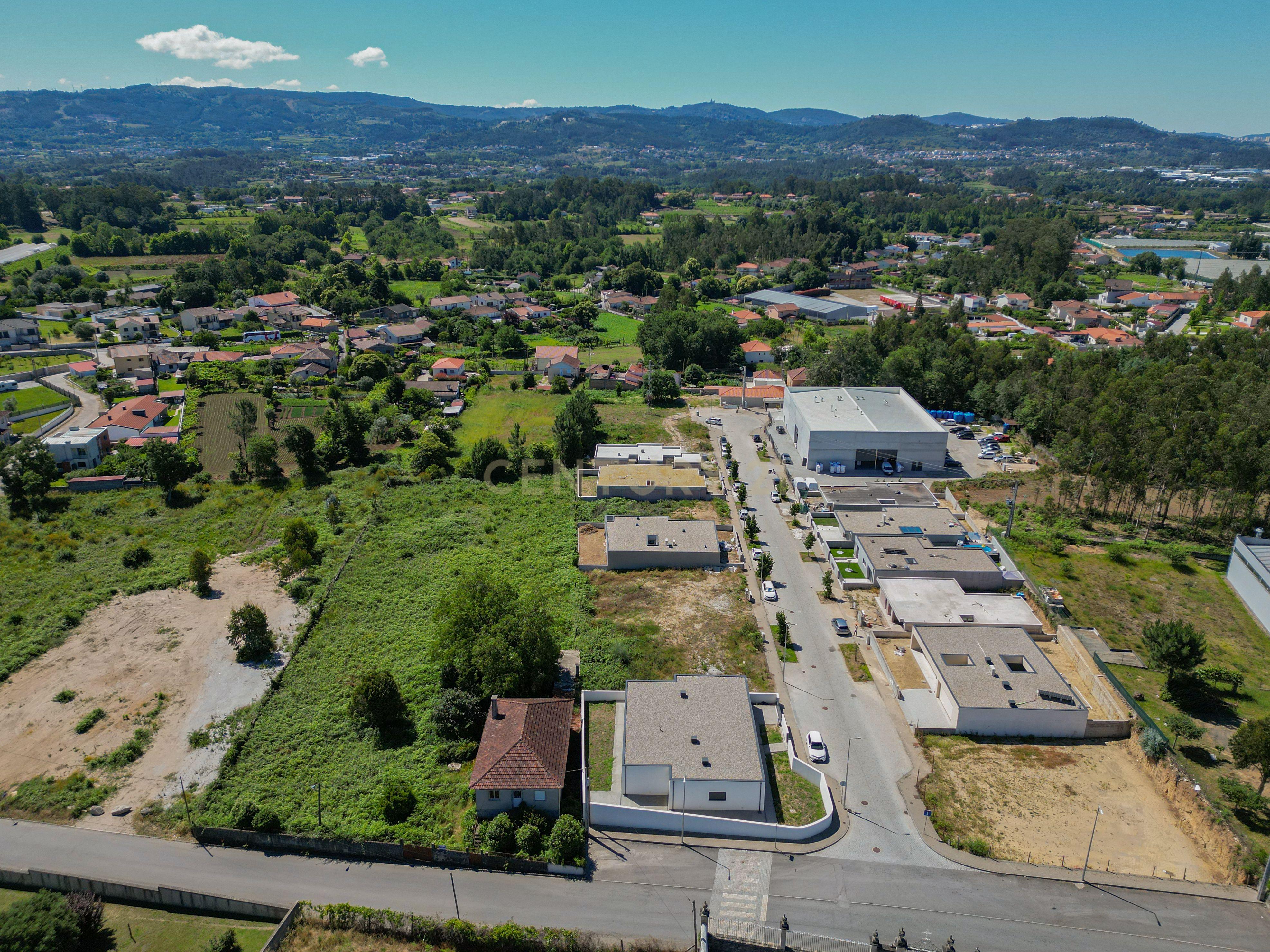 Fotografia 8 de Terreno com Projeto Aprovado em Rendufe, Amares