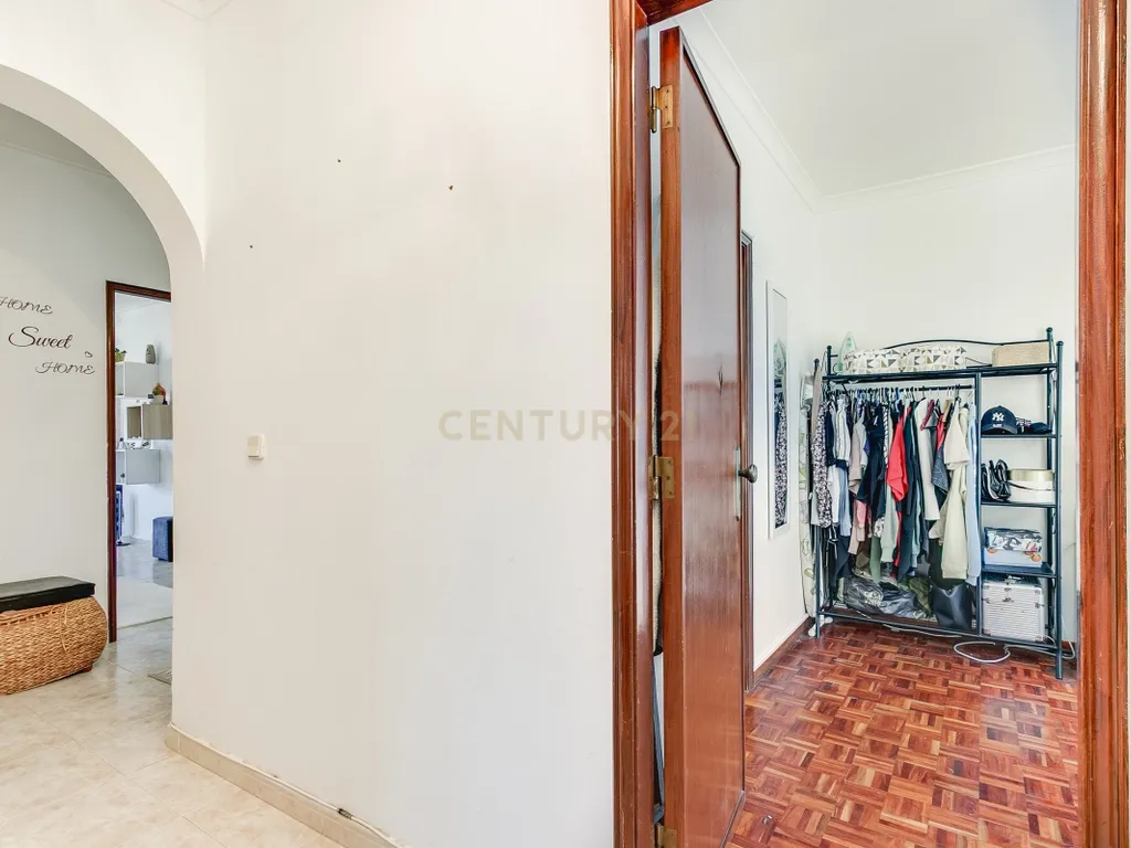 Apartamento T3 com boas áreas, varandas e arrecadação – Rinchoa, Rio de Mouro - Image 15