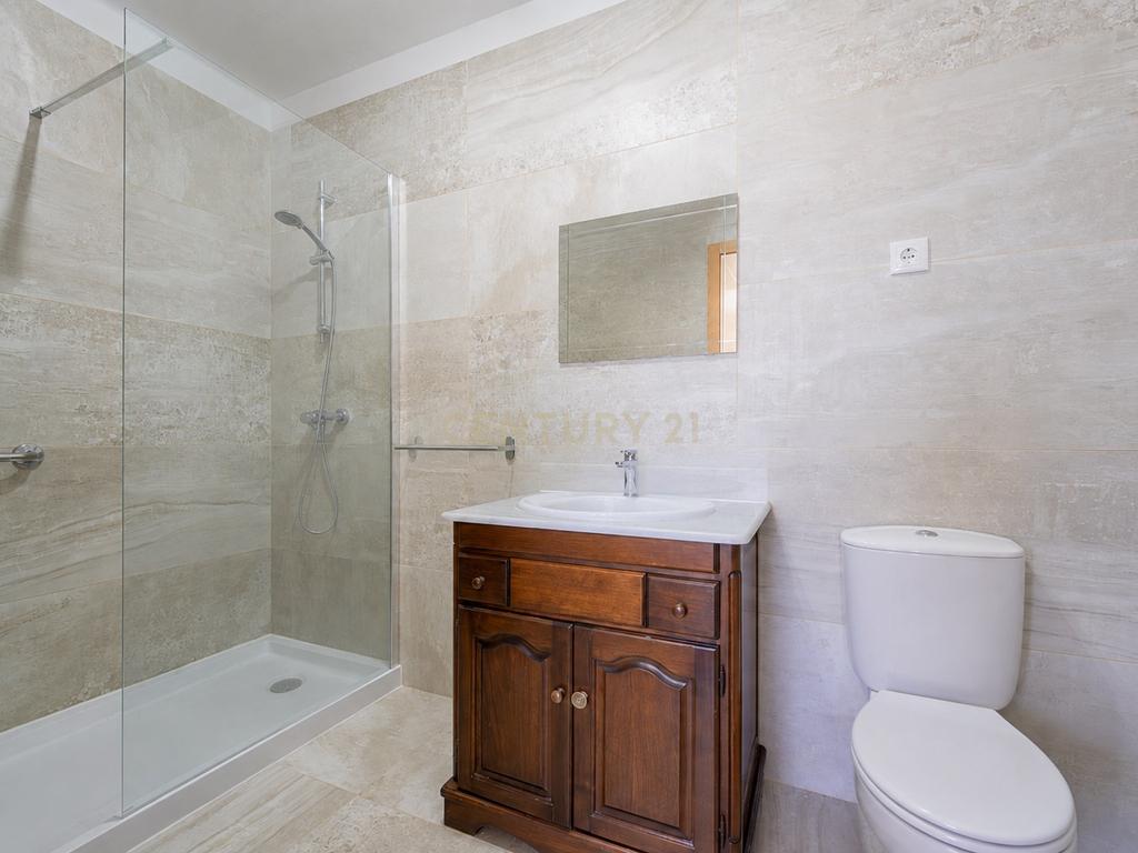 Apartamento T2 com Vista Mar e Serra, na Baixa de Olhão - Image 11