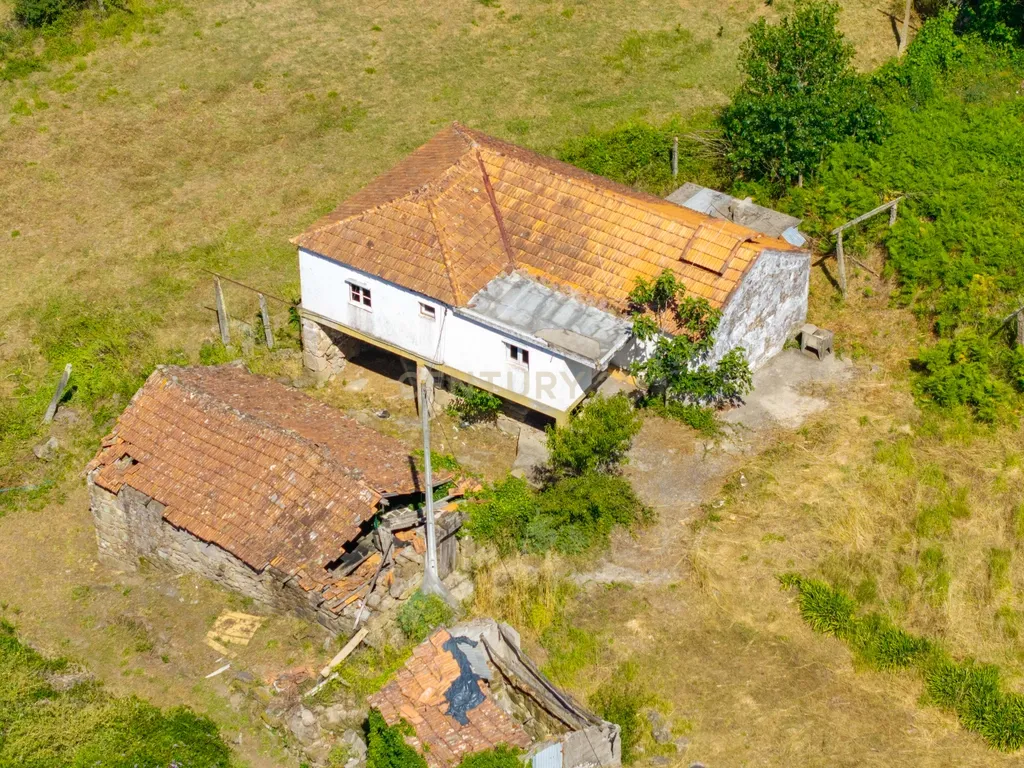 Moradia para Recuperação em Vila Boa do Bispo, Marco de Canaveses - Image 1
