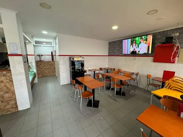 Loja/Café em funcionamento | Lumiar - Image 1