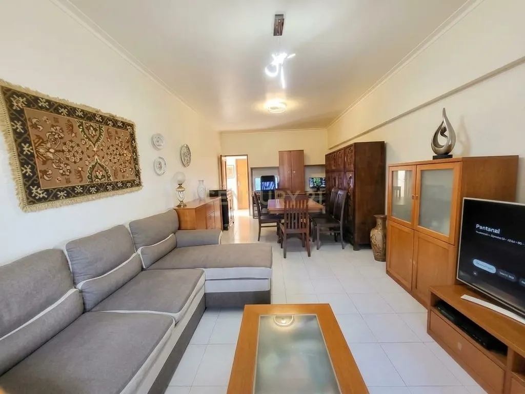Apartamento T3 – Miratejo, Corroios - Image 1