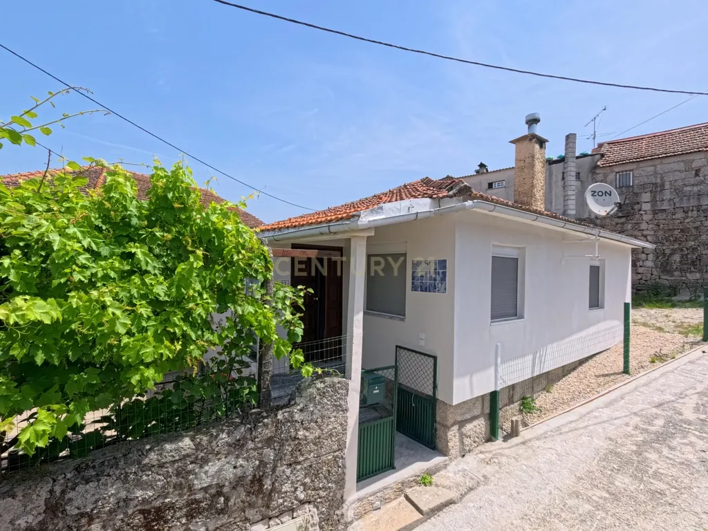 Moradia térrea com espaço exterior + 3 Terrenos Rústicos em Queirã - Vouzela - Image 1