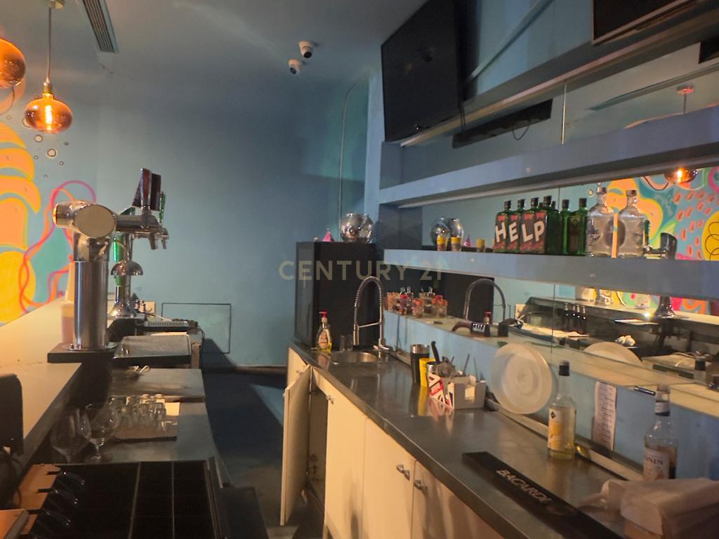 Largo de Santos | Espaço Comercial / Bar / Cafetaria — Sem Trespasse e Pronto a Abrir - Image 15
