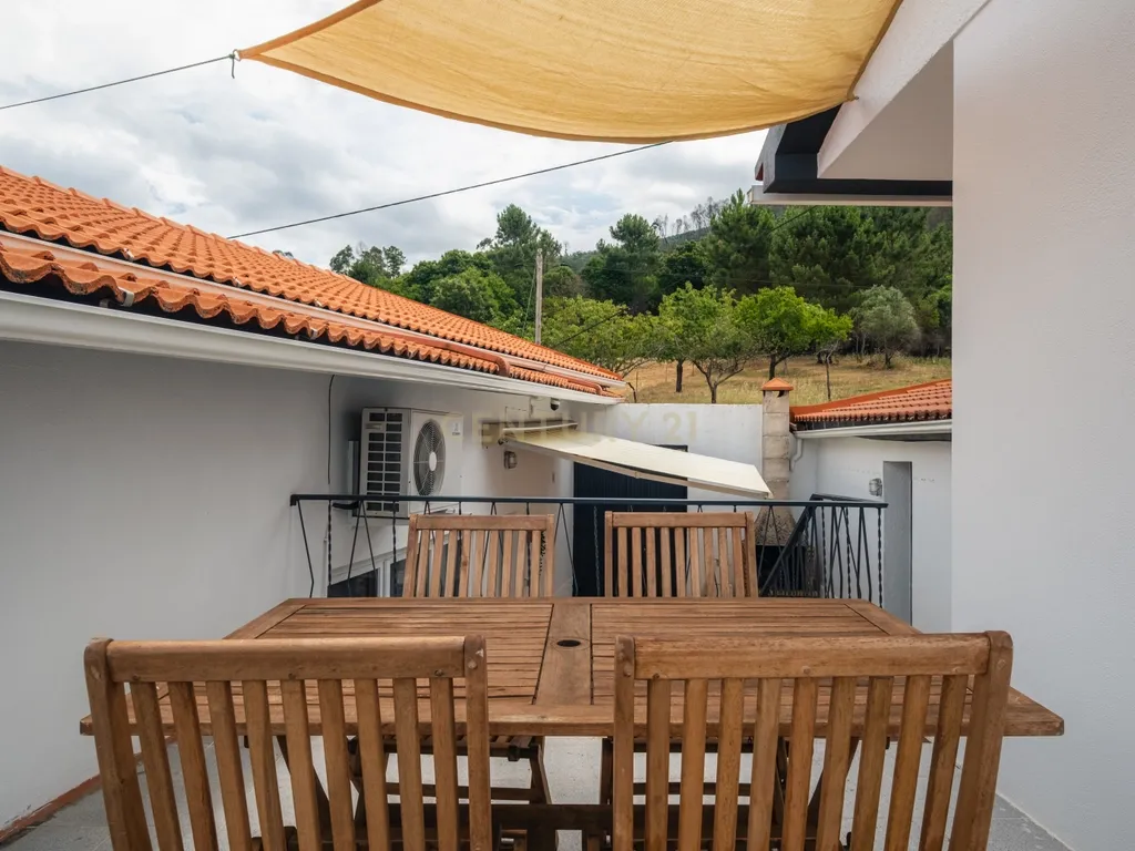 Moradia Renovada em Serpins, Lousã com 3 Casas de Banho - Image 42
