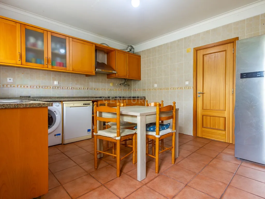 Moradia T3 na Quinta do Conde com Logradouro e sotão - Image 12
