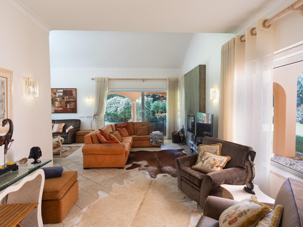 Moradia T5 com Piscina e Jardim em Lagoa, Faro - Image 21