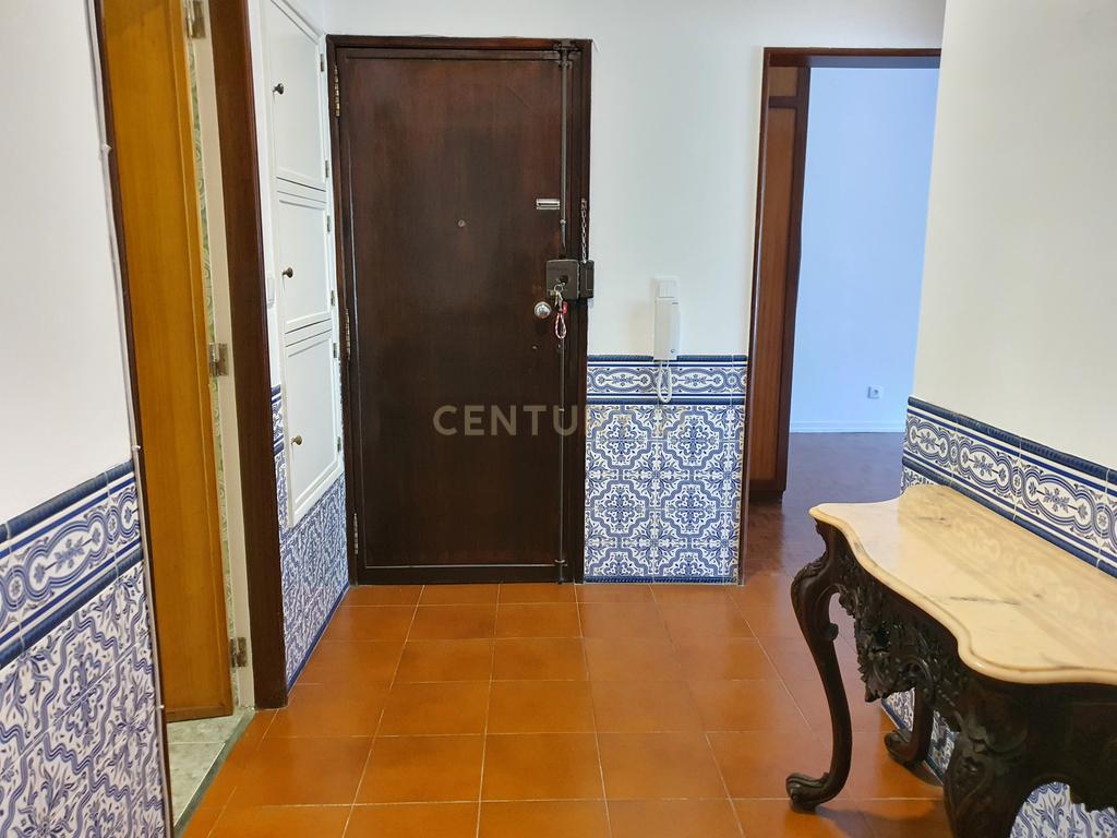 T4 para arrendar na zona da Portela - Image 8