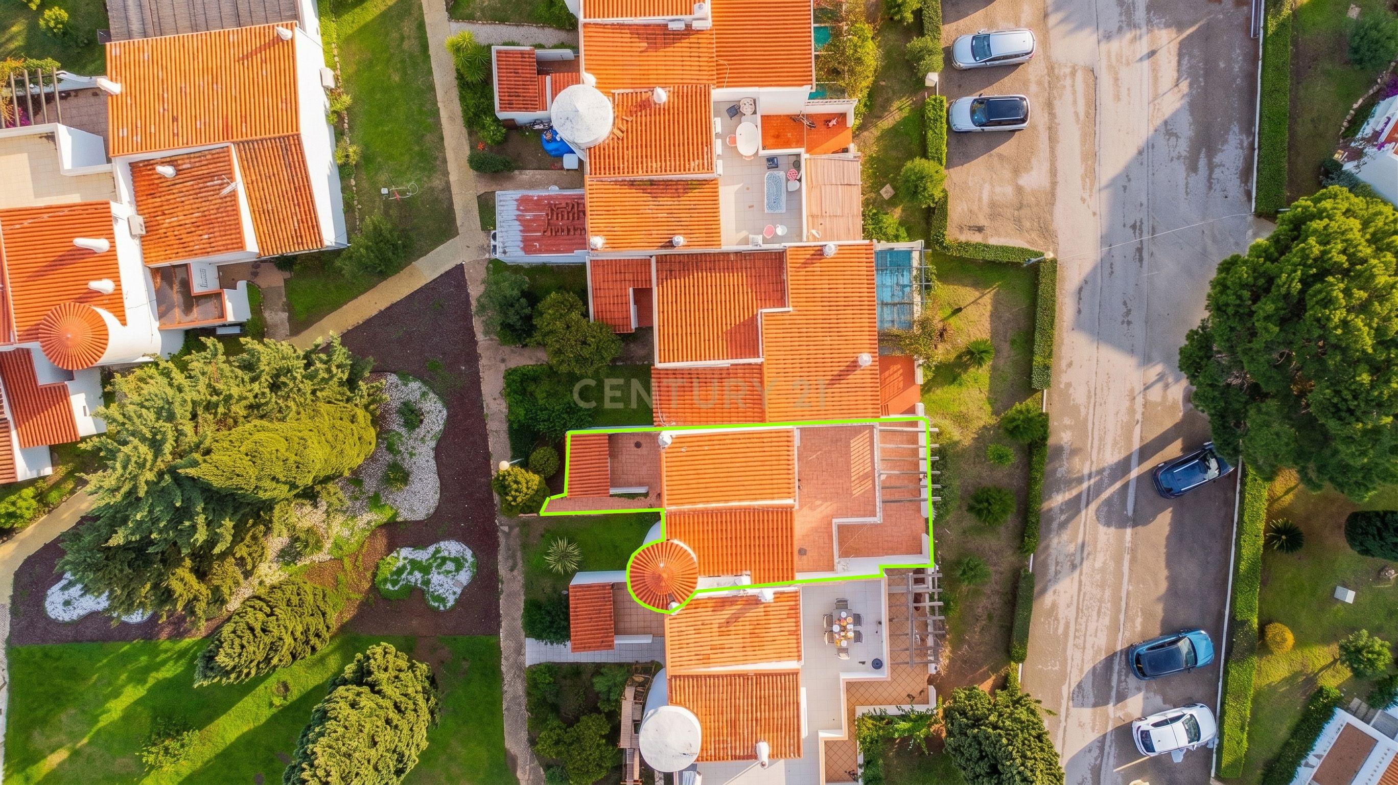 Fotografia 3 de Moradia T3 em Renovação no Exclusivo Aldeamento Vila Senhora da Rocha – Armação de Pêra