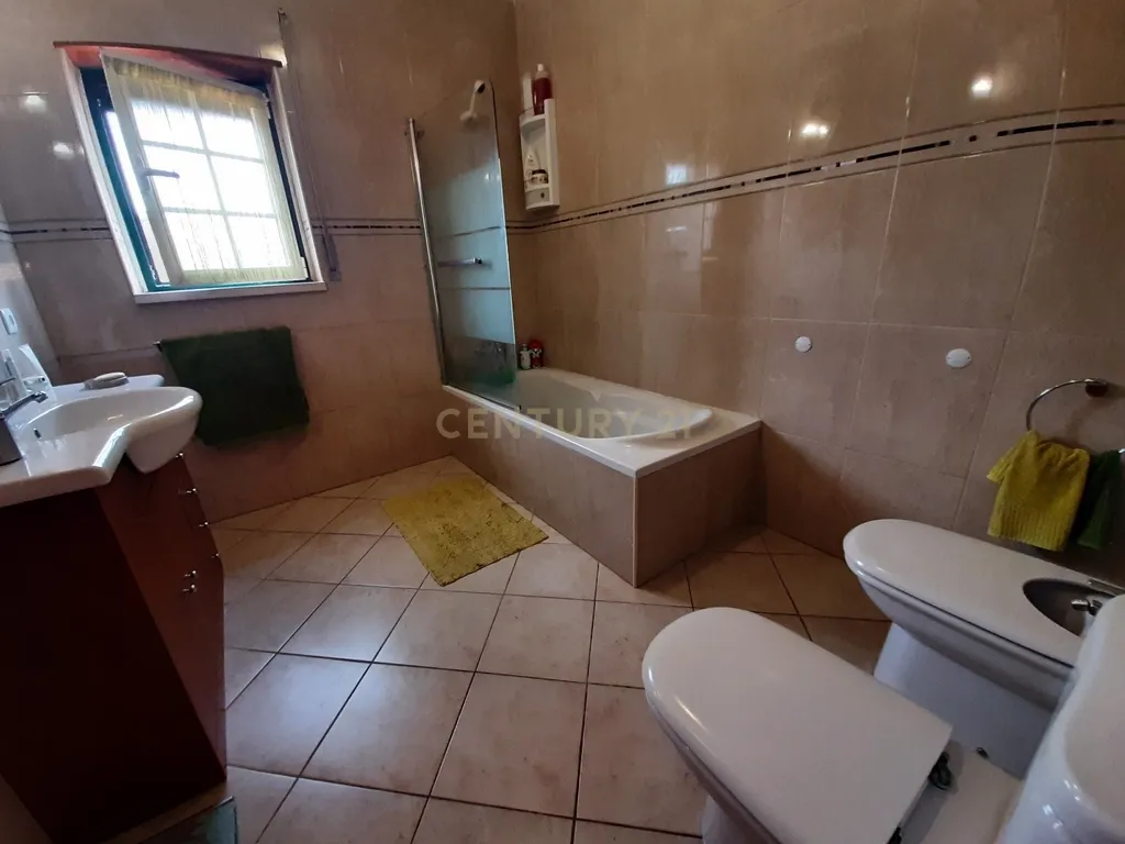 Moradia T3 na Lourinhã com Piscina Garagem e Churrasqueira - Image 16