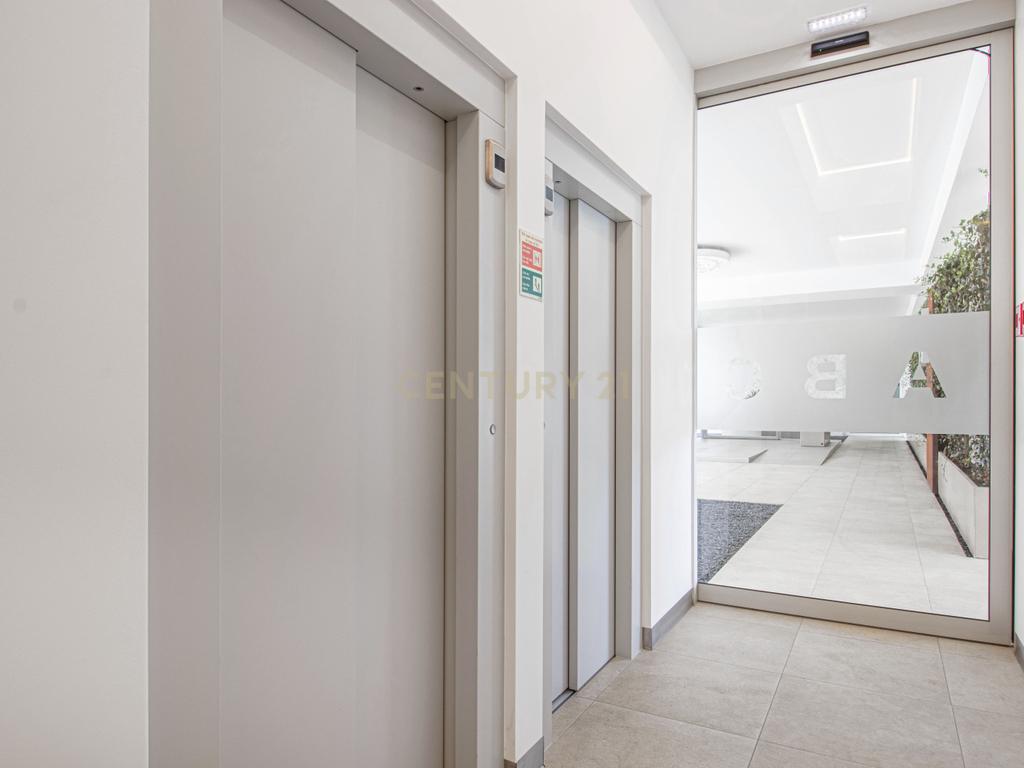 Apartamento T2 em Condomínio com Piscina e Garagem - Areeiro - Image 17