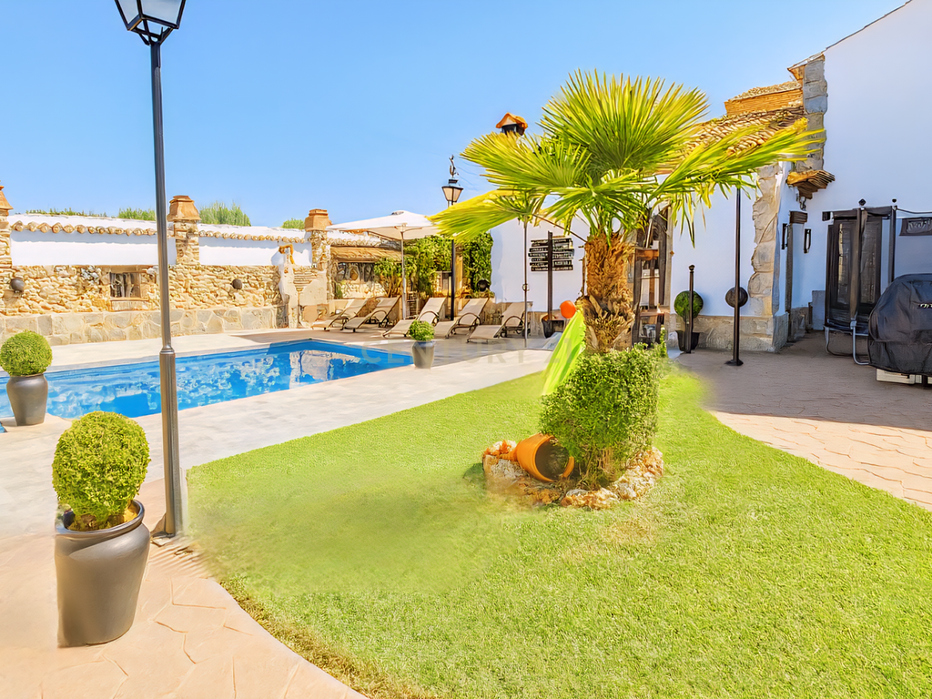Complexo turístico em Arriate com 3 apartamentos acessíveis, jardim, piscina acessível e licença — elevada rentabilidade garantida - Image 7