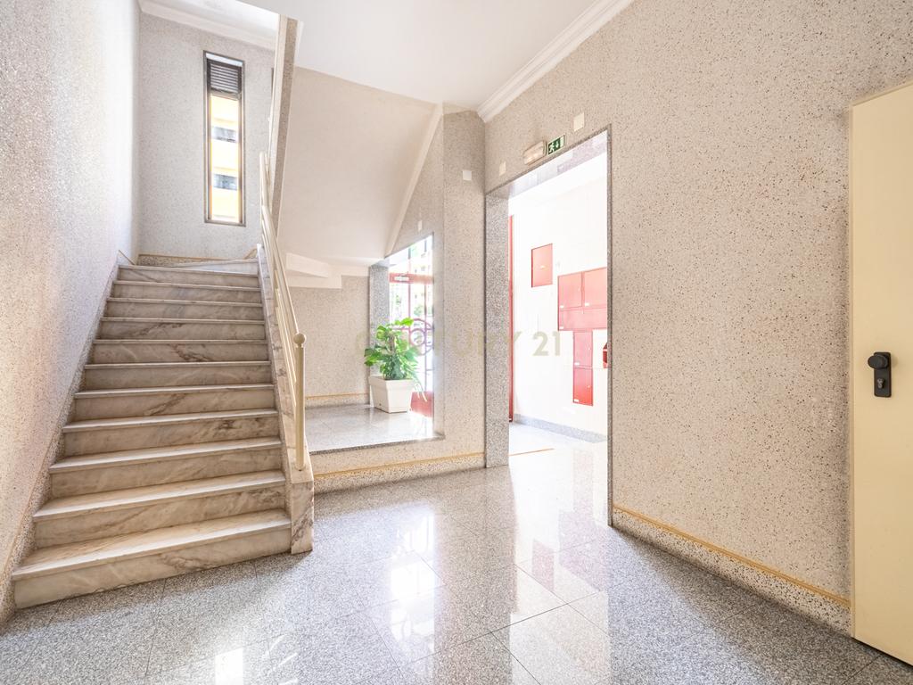Apartamento T2 com Estacionamento e Arrecadação na Quinta Nova – Odivelas - Image 12