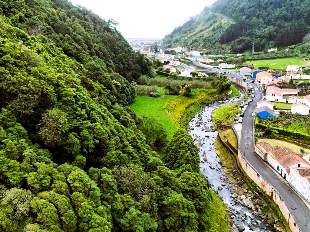 Ruína com Terreno na Zona do Sanguinho – Faial da Terra, Povoação - Image 5