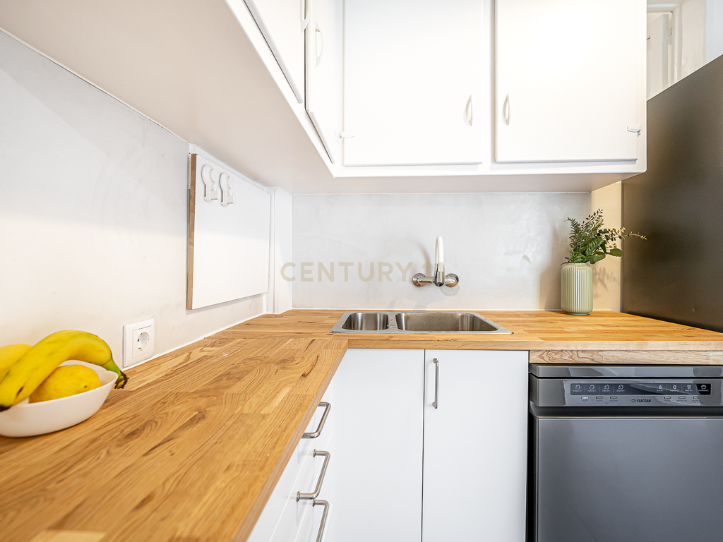 Apartamento T2 para Arrendamento – Rua São João da Mata, Lisboa - Image 17