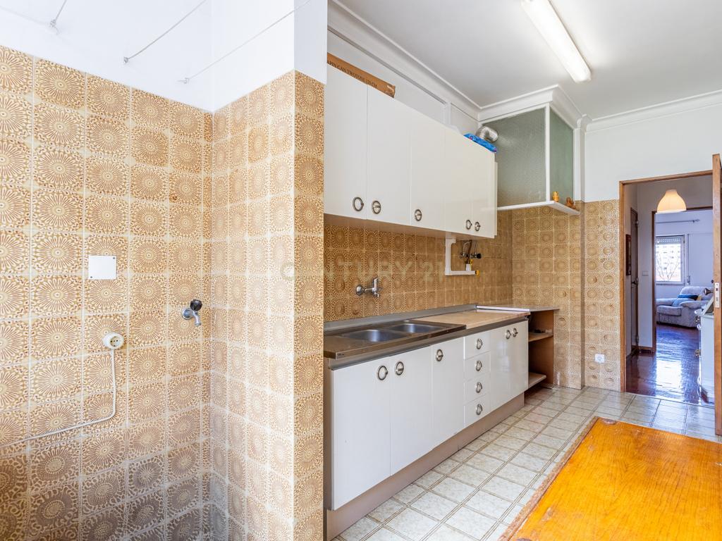 Apartamento T2 na Urbanização Codivel - Odivelas - Image 11