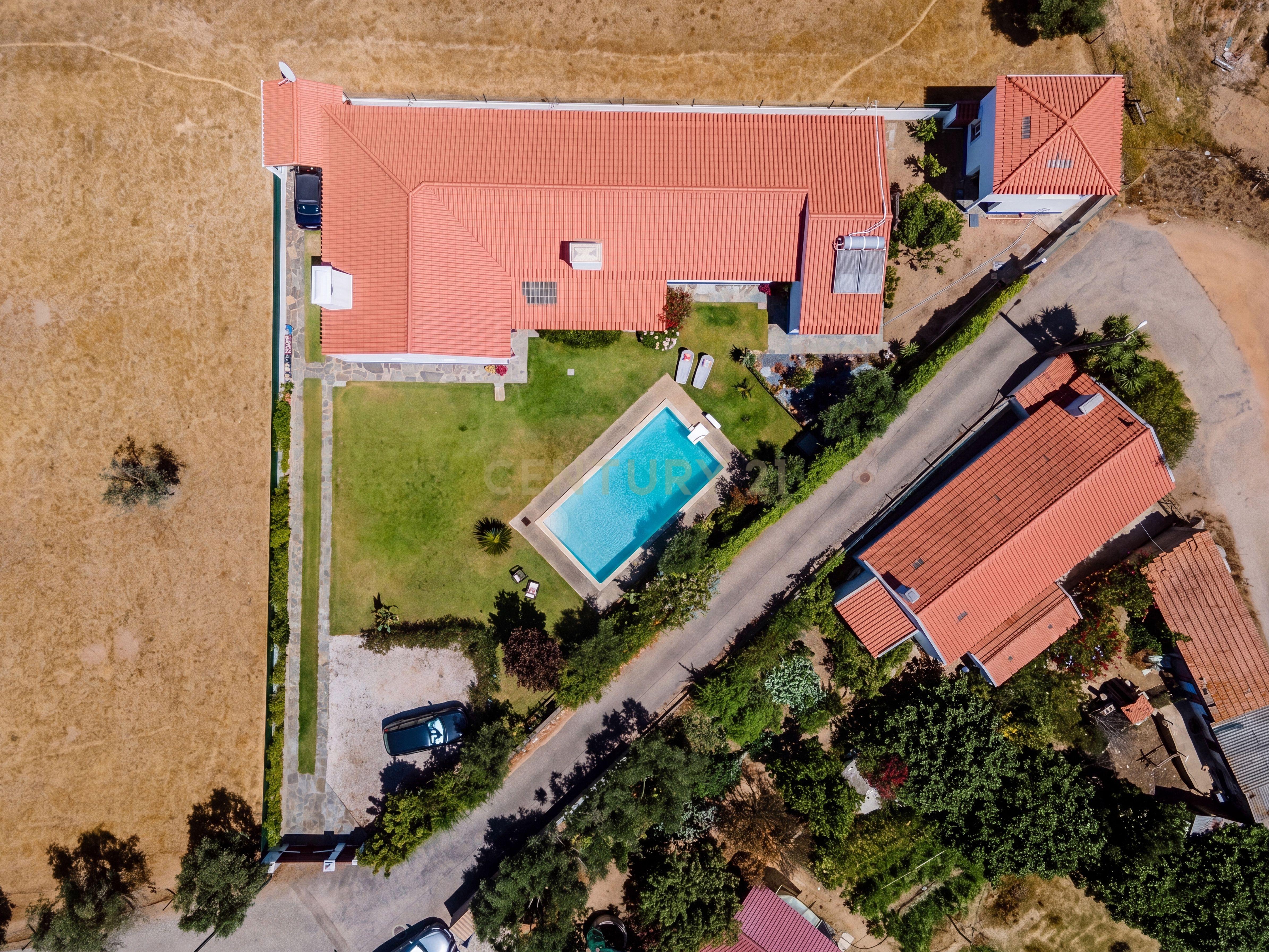 Fotografia 2 de Moradia na Costa Alentejana de 4 Quartos e Arquitetura Tradicional com Piscina e Jardim – Odemira