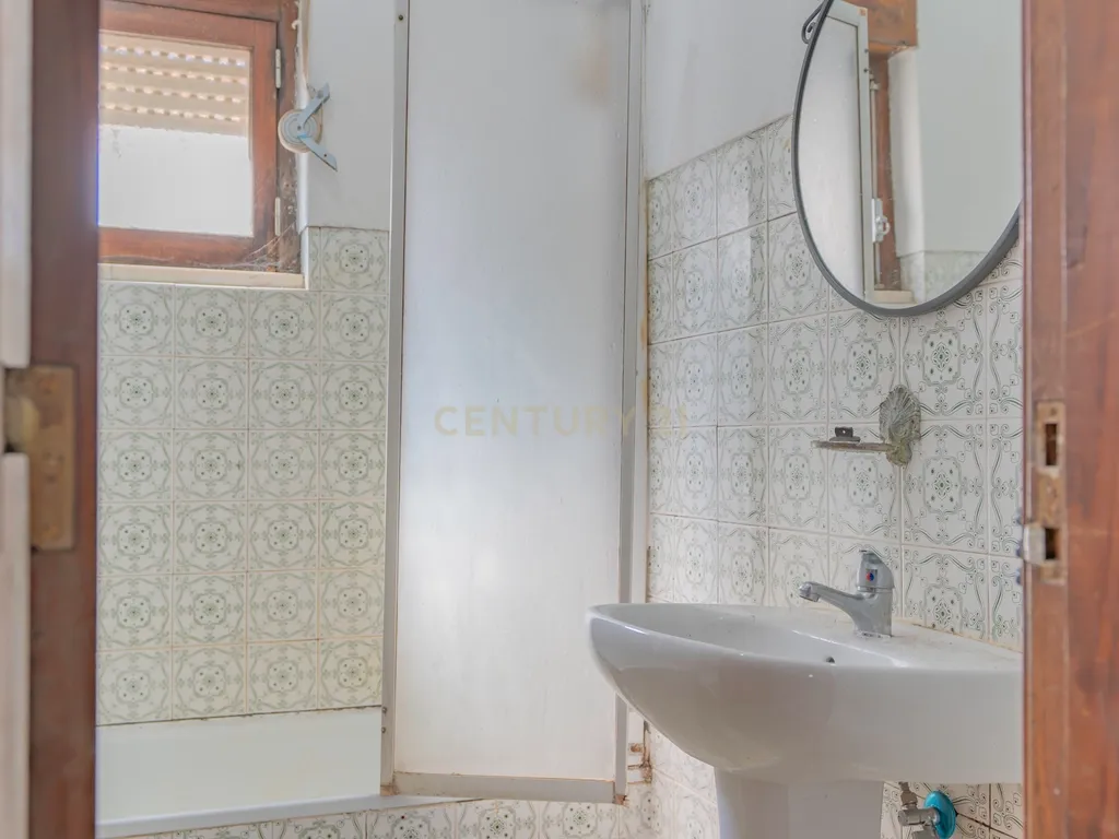 Moradia Isolada com Terreno de 1041 m² – Um Mundo de Possibilidades! - Image 31