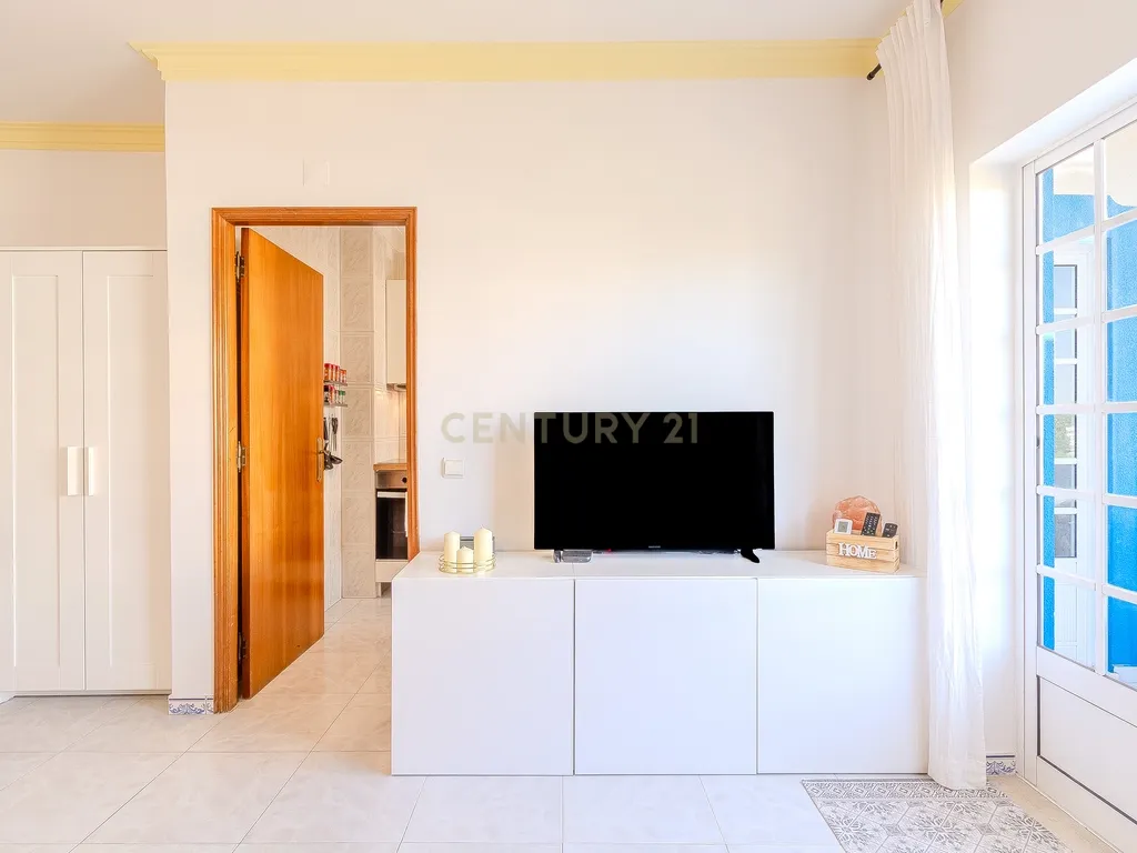 Apartamento T1 em Quarteira - Perto da Praia e Centro - Image 5