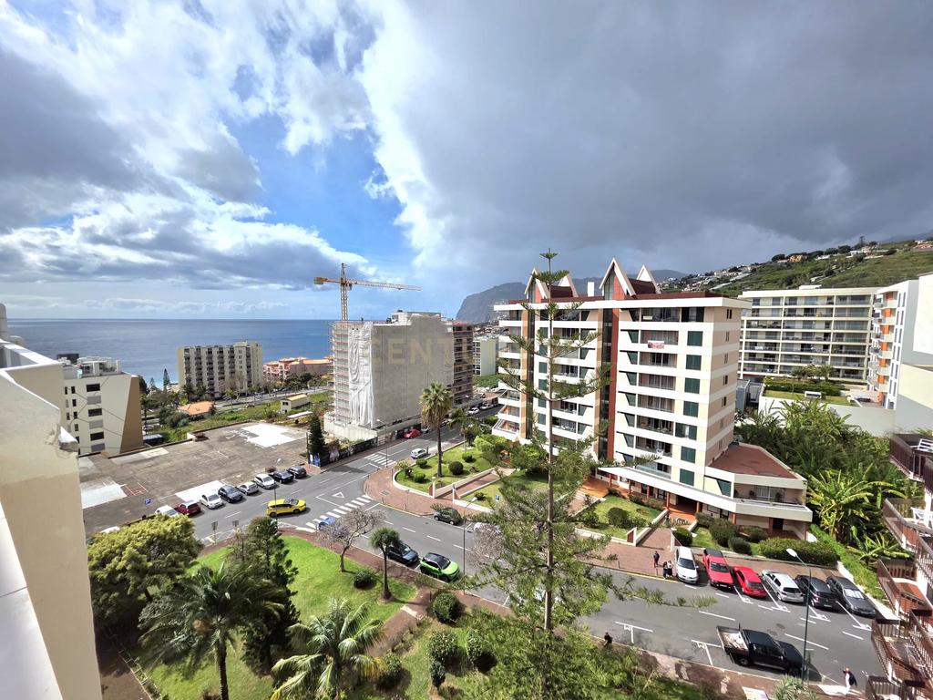 T1 Remodelado Junto ao Fórum Madeira com Estacionamento - Image 6