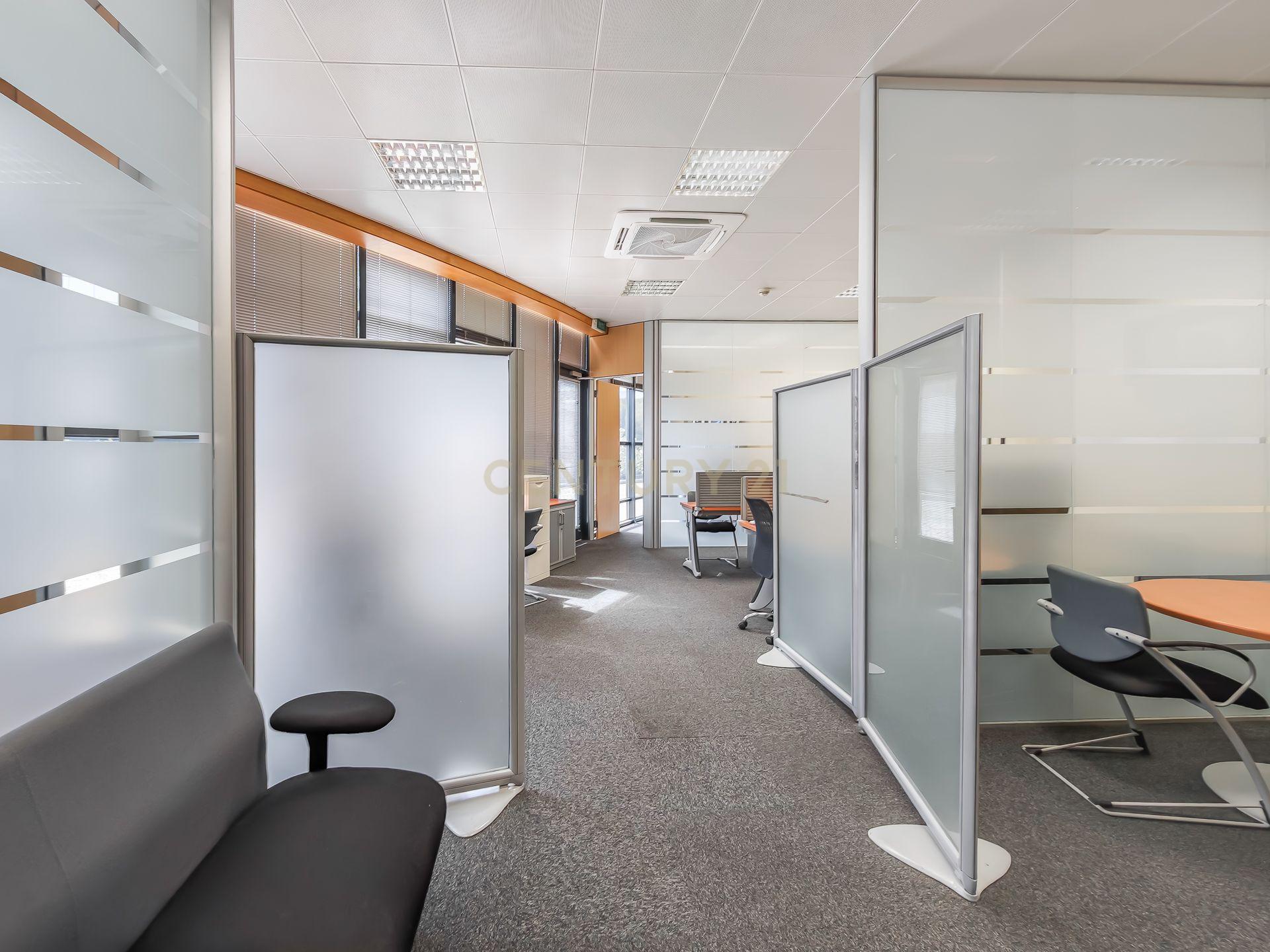 Fotografia 12 de Arrendamento de escritório com 2 salas de reuniões e sala comum | Arrecadação | 1 Parqueamento Beloura Office Park