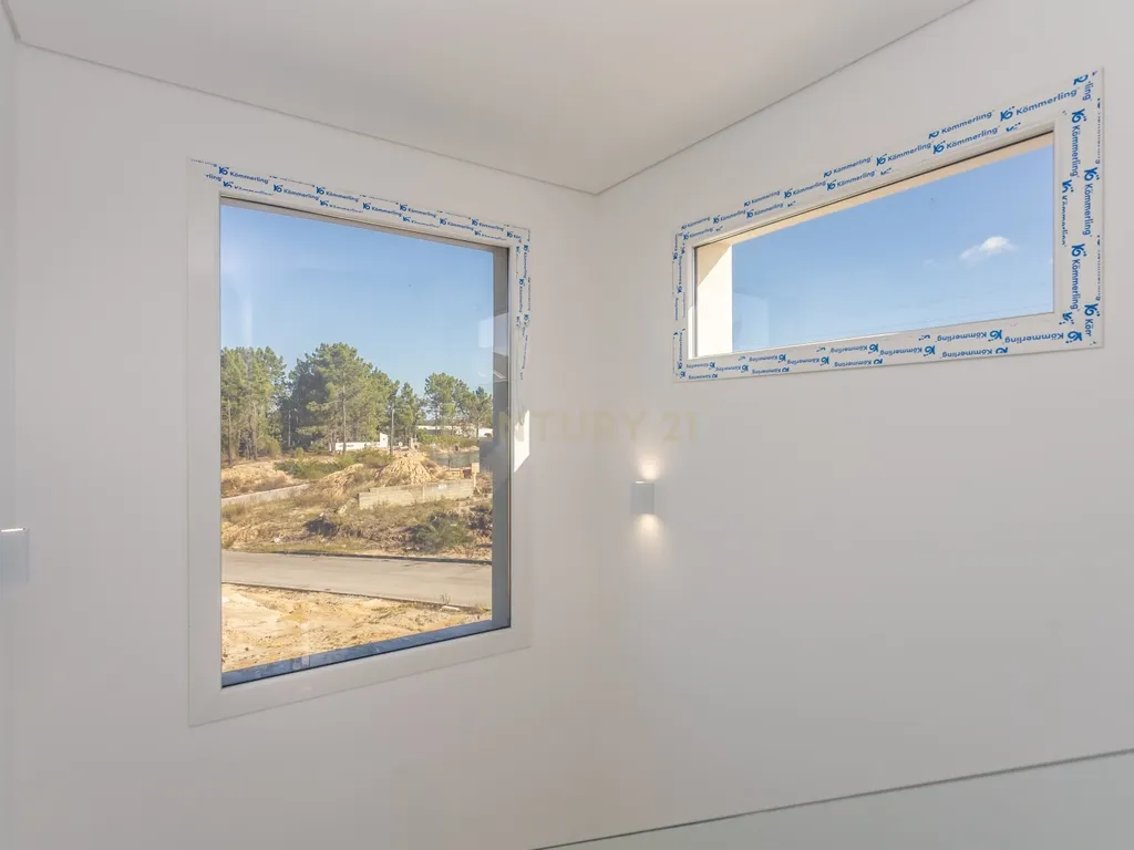 Carisma e boas áreas na sua Moradia Nova T4 Suites!!! no Pinhal do General - Image 46