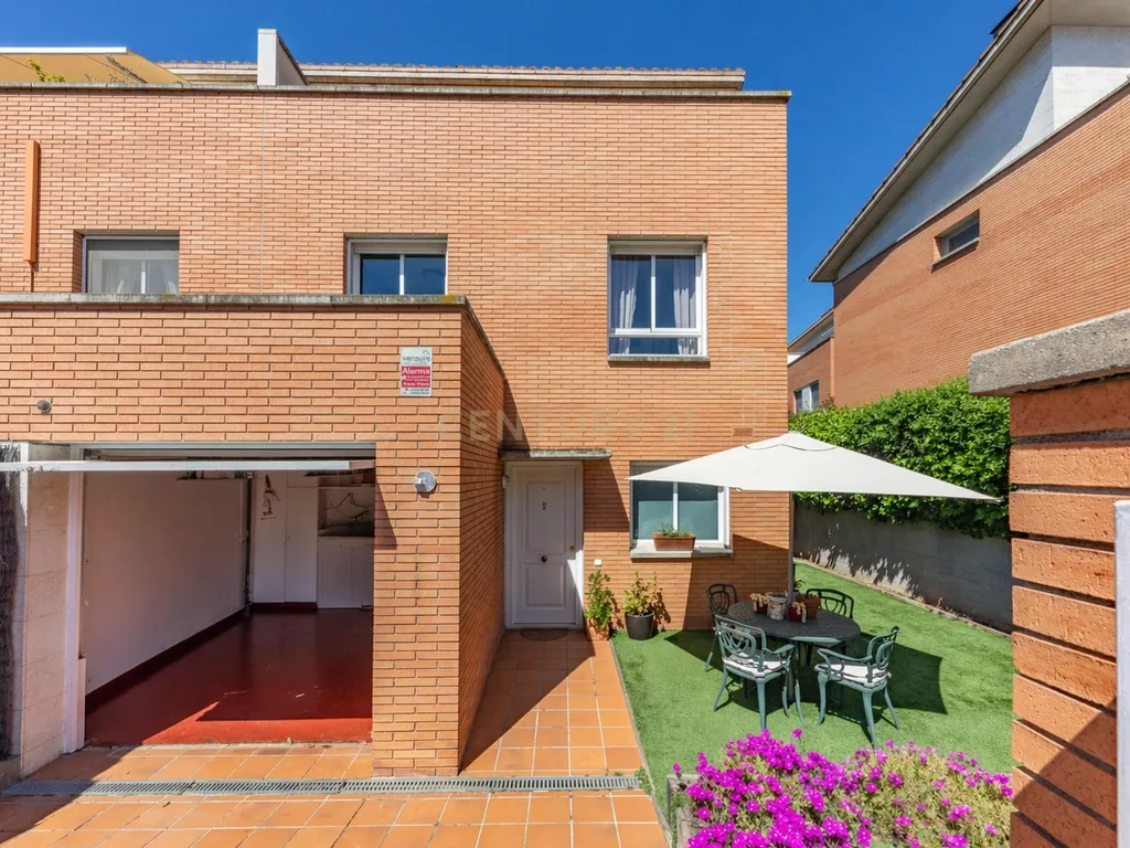 Luminoso chalet de esquina em Sant Cugat del Vallès. - Image 25