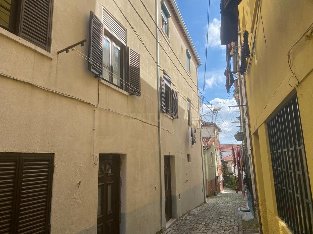 Prédio Urbano com Três T2 - Image 3