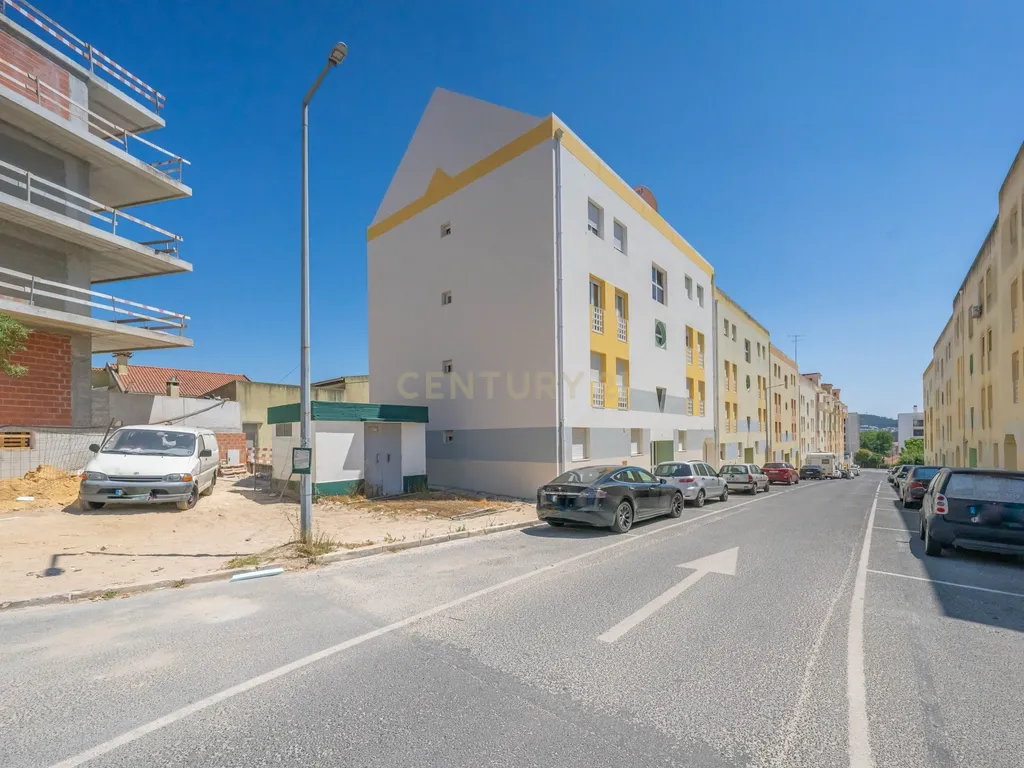 Apartamento T2, com Parqueamento e Arrecadação, em Caneças - Image 26
