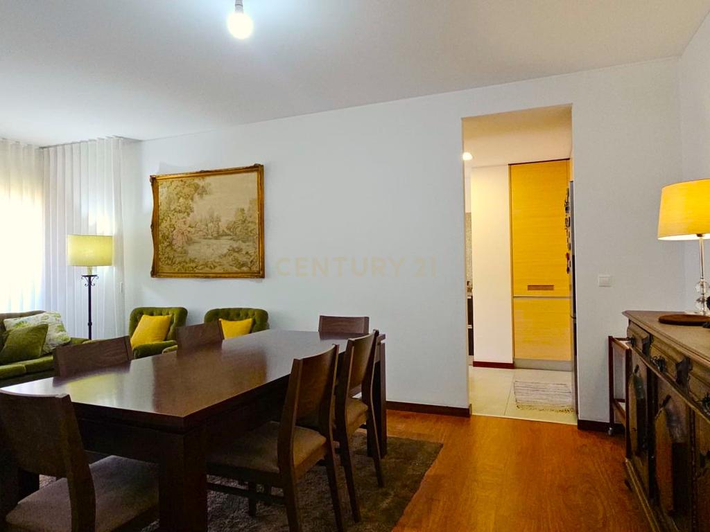 Apartamento com Três Quartos no Centro da Cidade da Póvoa de Varzim - Image 9