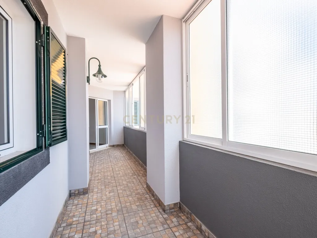 Apartamento T2 para Arrendamento – Centro do Funchal, Ilha da Madeira - Image 10